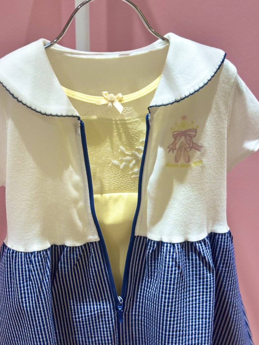 セーラーカラーが可愛い ジップアップワンピース🎀✨ ハーフジップ仕様
