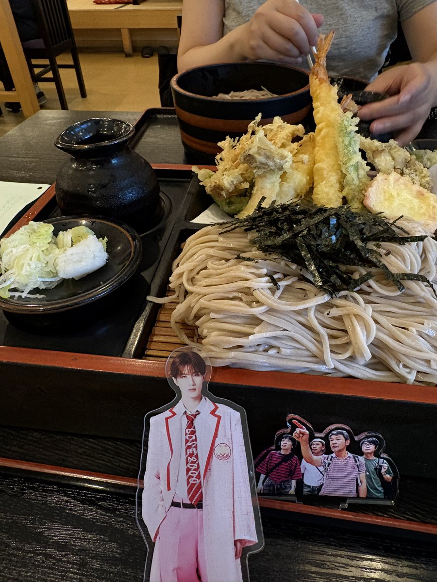 ototot714's tweet photo. いまさらですが今年の誕生日は家族のおかげで大好きな友達と大好きなおじさんたちと過ごすことができました🎸👓じゅうちゃんにいろいろ見せてあげた旅🤍笑 https://t.co/9DMfnMMG38