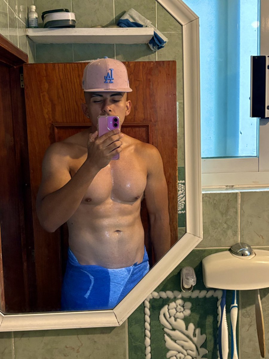 eldanyboy_01's tweet photo. Juguito de chakal 💋 https://t.co/bJfa61YB3A