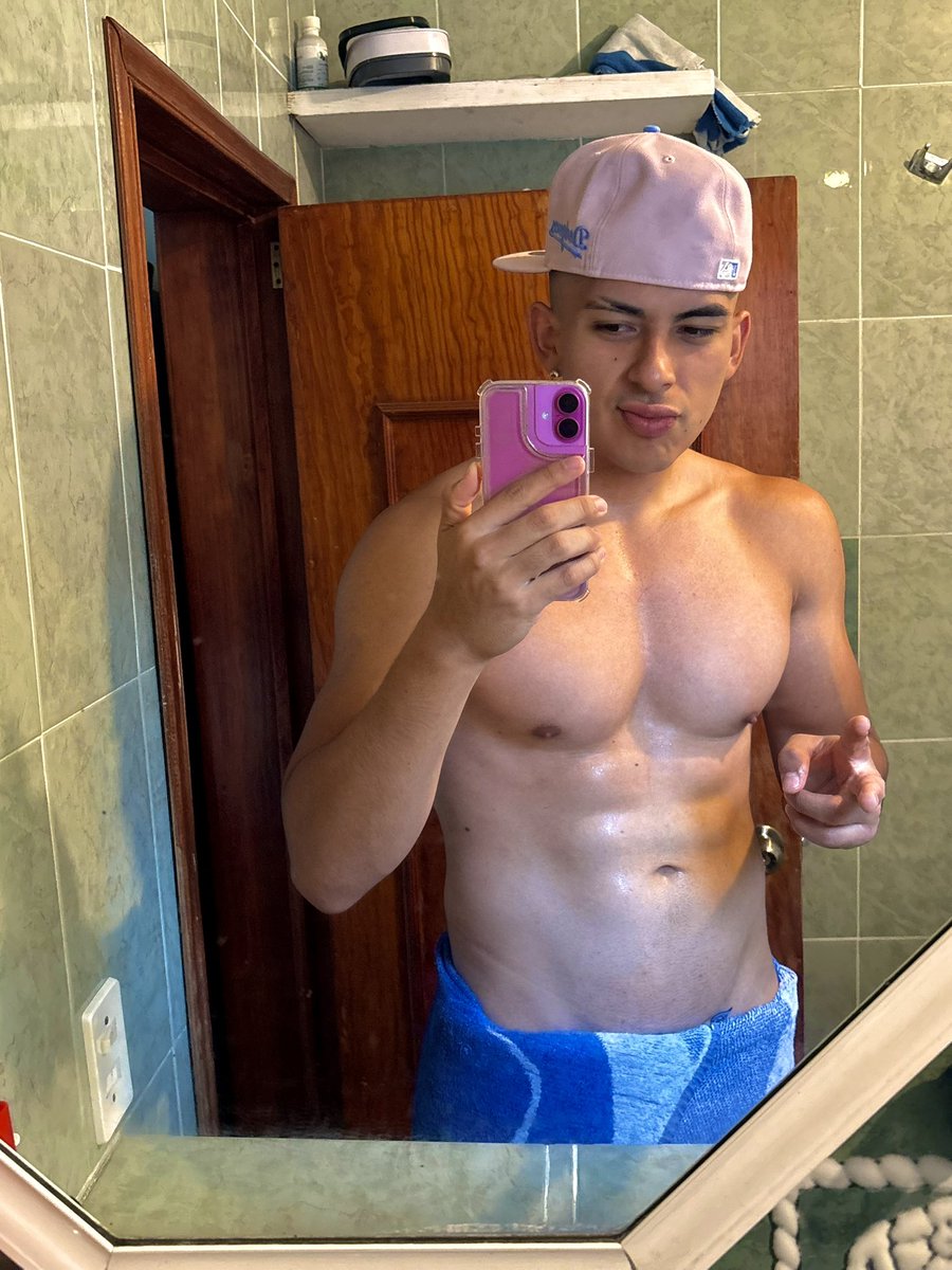eldanyboy_01's tweet photo. Juguito de chakal 💋 https://t.co/bJfa61YB3A