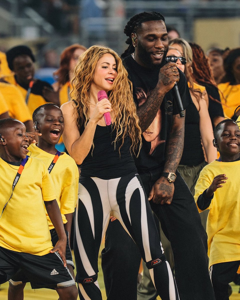 Trybehouse_en's tweet photo. Behind the scenes: Shakira x Burna Boy getting ready to shut down the World Cup Final stage 👀 https://t.co/Mywmlqw1pM
