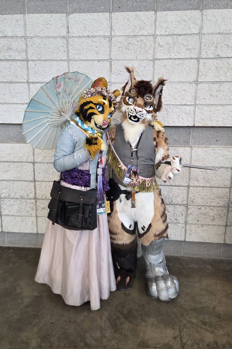 DownumTheDivine's tweet photo. Sucha familiar friendly feline!
Dont worry about the birthday dagger tho-

#FursuitFriday https://t.co/m1Ohk7cM6c