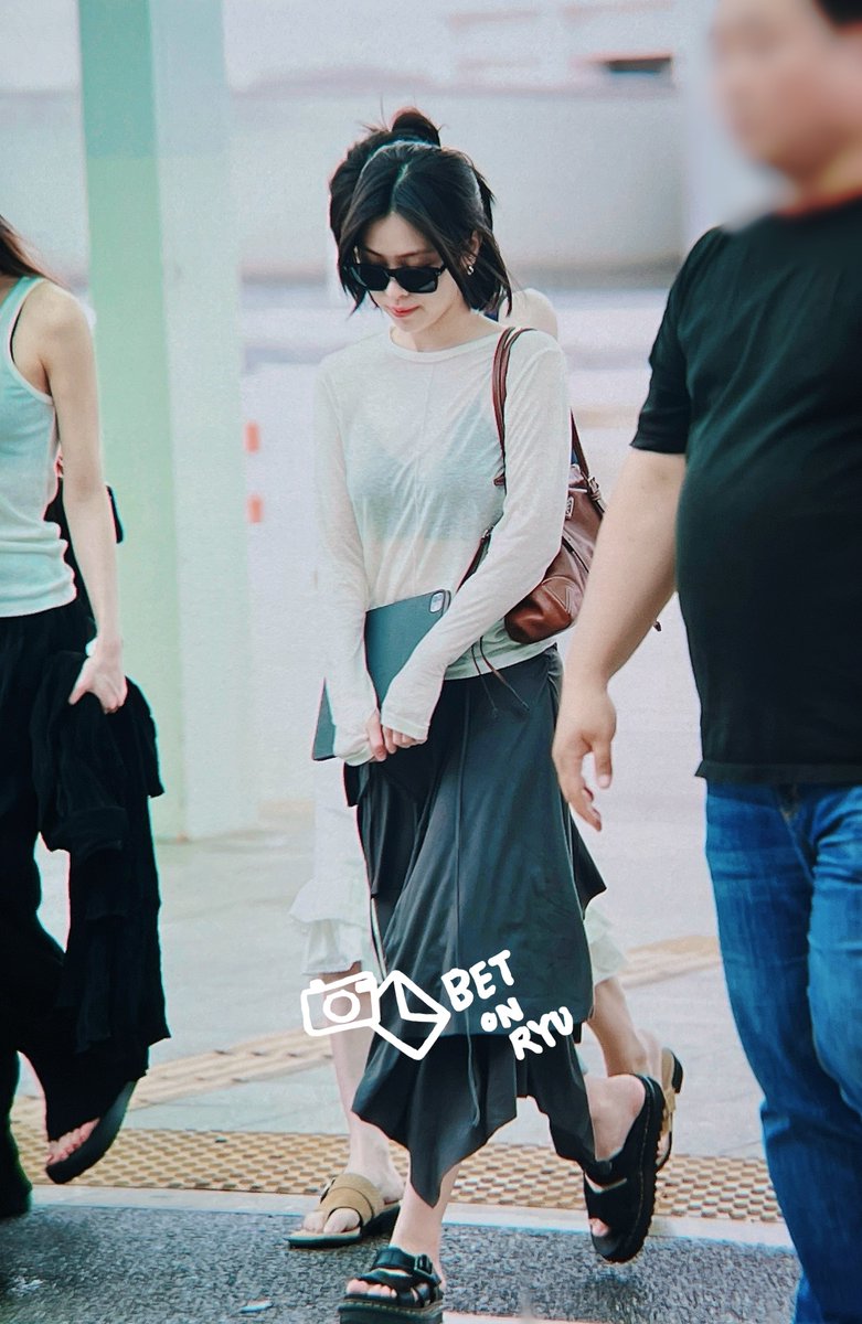 betonryu_srj's tweet photo. 260718 ICN

#있지 #ITZY #류진 #RYUJIN 
@ITZYofficial https://t.co/hL6nrKDs2f