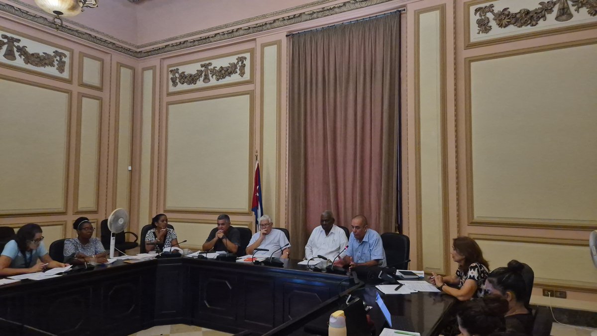 AsambleaCuba's tweet photo. Diputados cubanos analizaron y debatieron, mediante videoconferencia, los proyectos de ley «De Tierra Agropecuaria y Forestal», «De la Vivienda» y «Del Sistema de Identidad Personal y Domicilio», previo a su examen en el venidero Período Ordinario de Sesiones de @AsambleaCuba https://t.co/nZc7GFXj0p