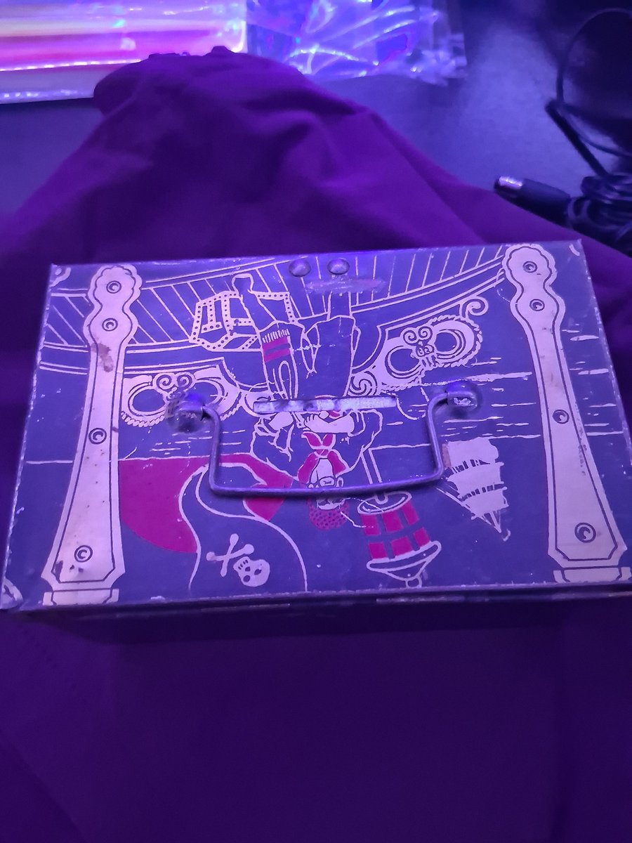 bittensweetss's tweet photo. Little do they know what's in here https://t.co/ERDhjLpGET