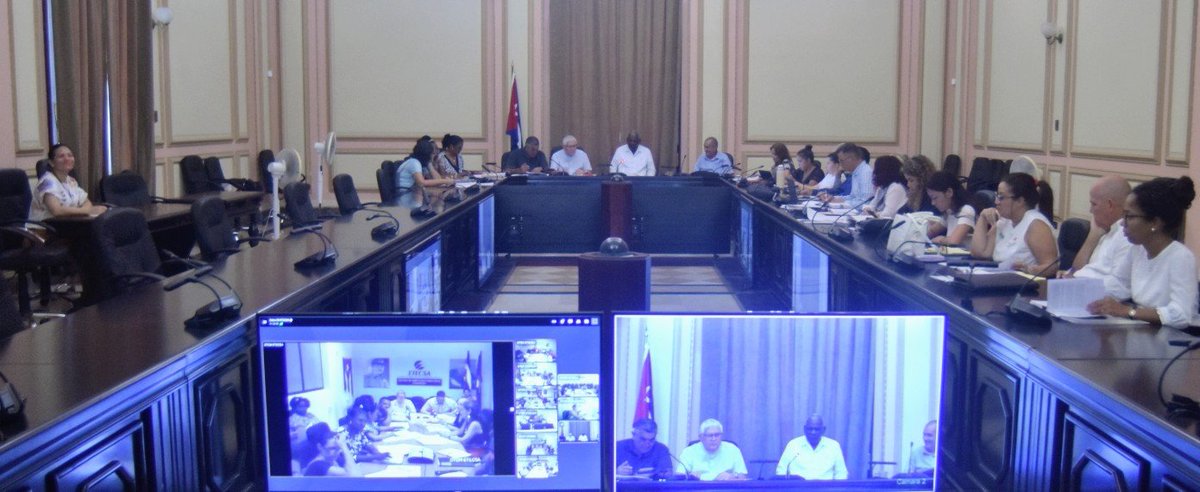 AsambleaCuba's tweet photo. Diputados cubanos analizaron y debatieron, mediante videoconferencia, los proyectos de ley «De Tierra Agropecuaria y Forestal», «De la Vivienda» y «Del Sistema de Identidad Personal y Domicilio», previo a su examen en el venidero Período Ordinario de Sesiones de @AsambleaCuba https://t.co/nZc7GFXj0p