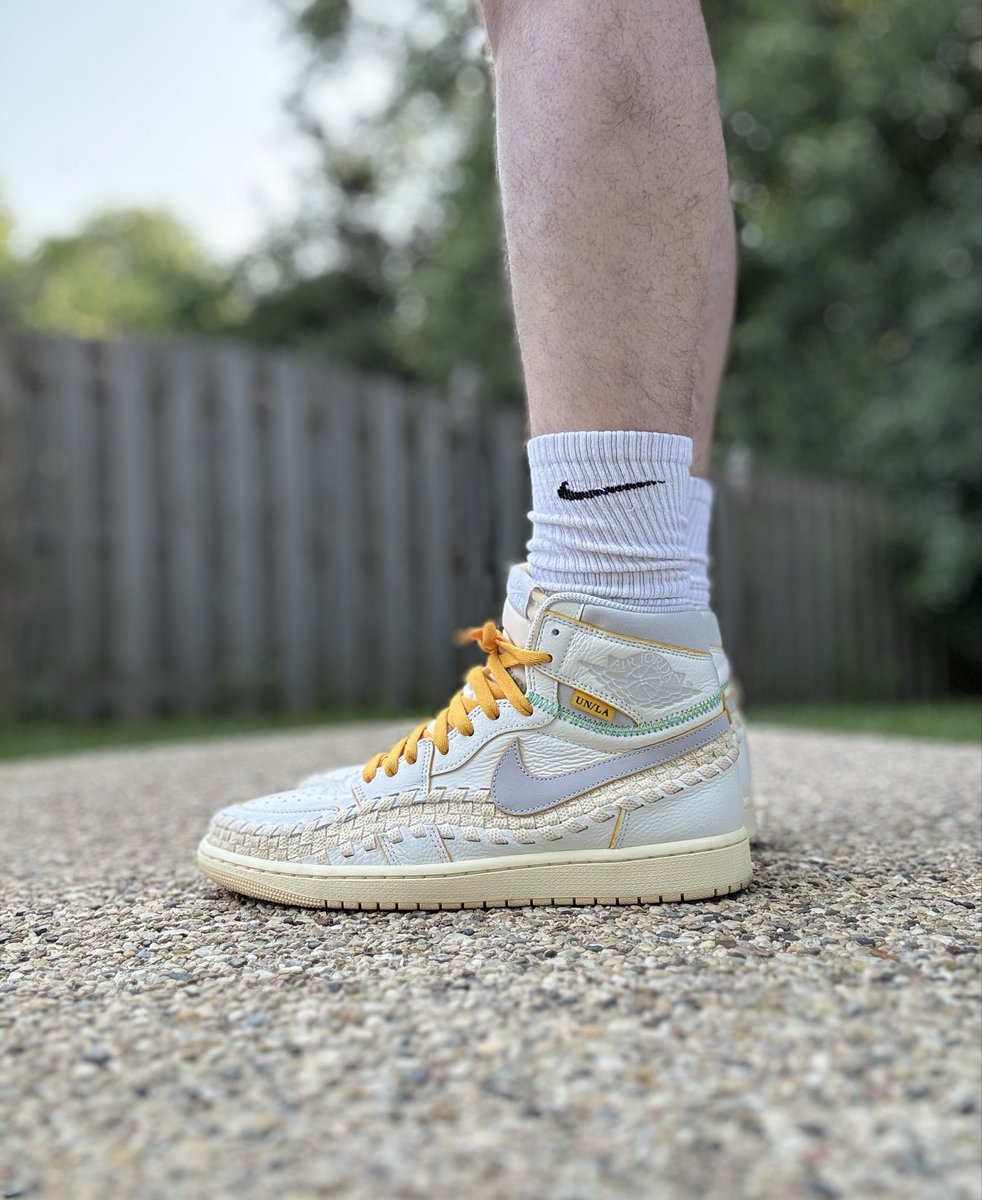 Moonman989's tweet photo. #kotn #yoursneakersaredope 🍹✌🏻🩶💛 https://t.co/b4Qd4VdgTt
