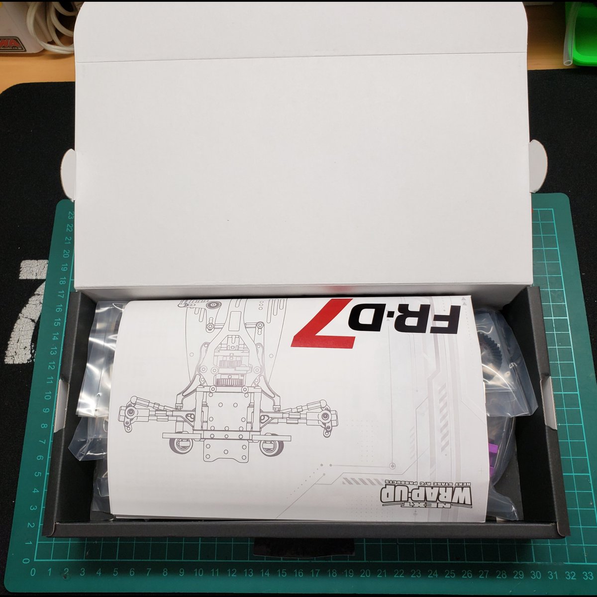 saitama_RC's tweet photo. ついに・・・次世代シャーシが届いた🙌
wrap-up next FR-D7到着✌️
これでWRAP-UPは3台体制となる‼️
そしてFR車は4台となった💮
組立が楽しみだ😊
さて、走りはいかに・・・
👊 https://t.co/qEfXCib0O4