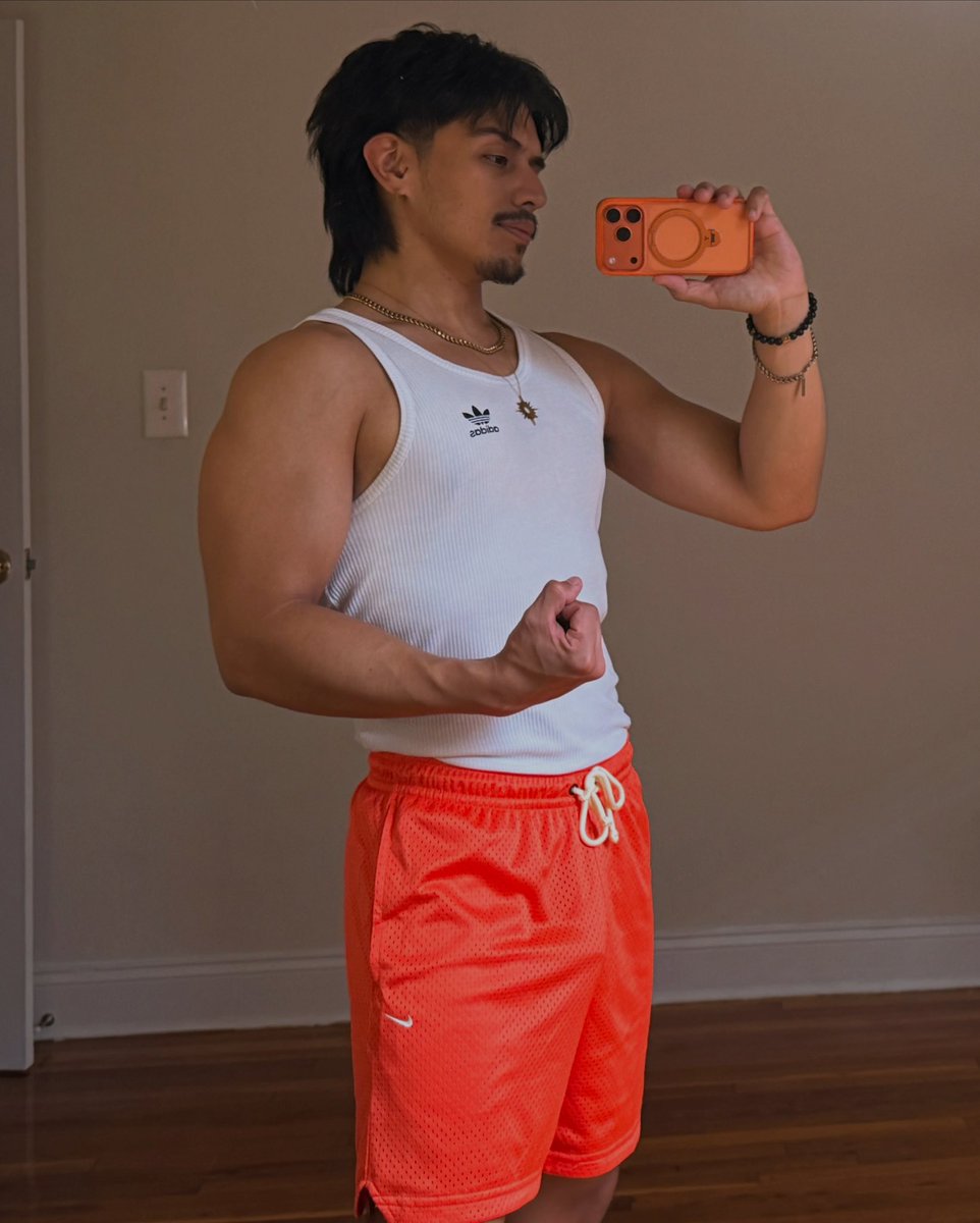 papicambur's tweet photo. Orange 🍊 💪🏽. #flexfriday https://t.co/qx1mhMwTw7