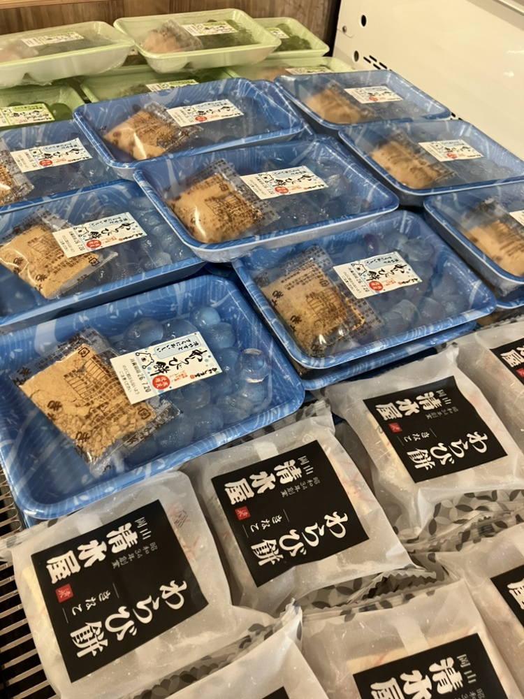 06_morinaga's tweet photo. 今日も暑いですね…！こんな日はサッパリしたご飯で決まり。
本日のイチオシは、つるっといける「冷やし中華」と、ひんやり別腹の「わらび餅」！
さらに鮮魚コーナーには、朝採れの新鮮な魚もガッツリ入荷しています🐟
試食市も同時開催中😊
＃佐賀市　＃川副　＃中華 https://t.co/A9AoBVjlUT
