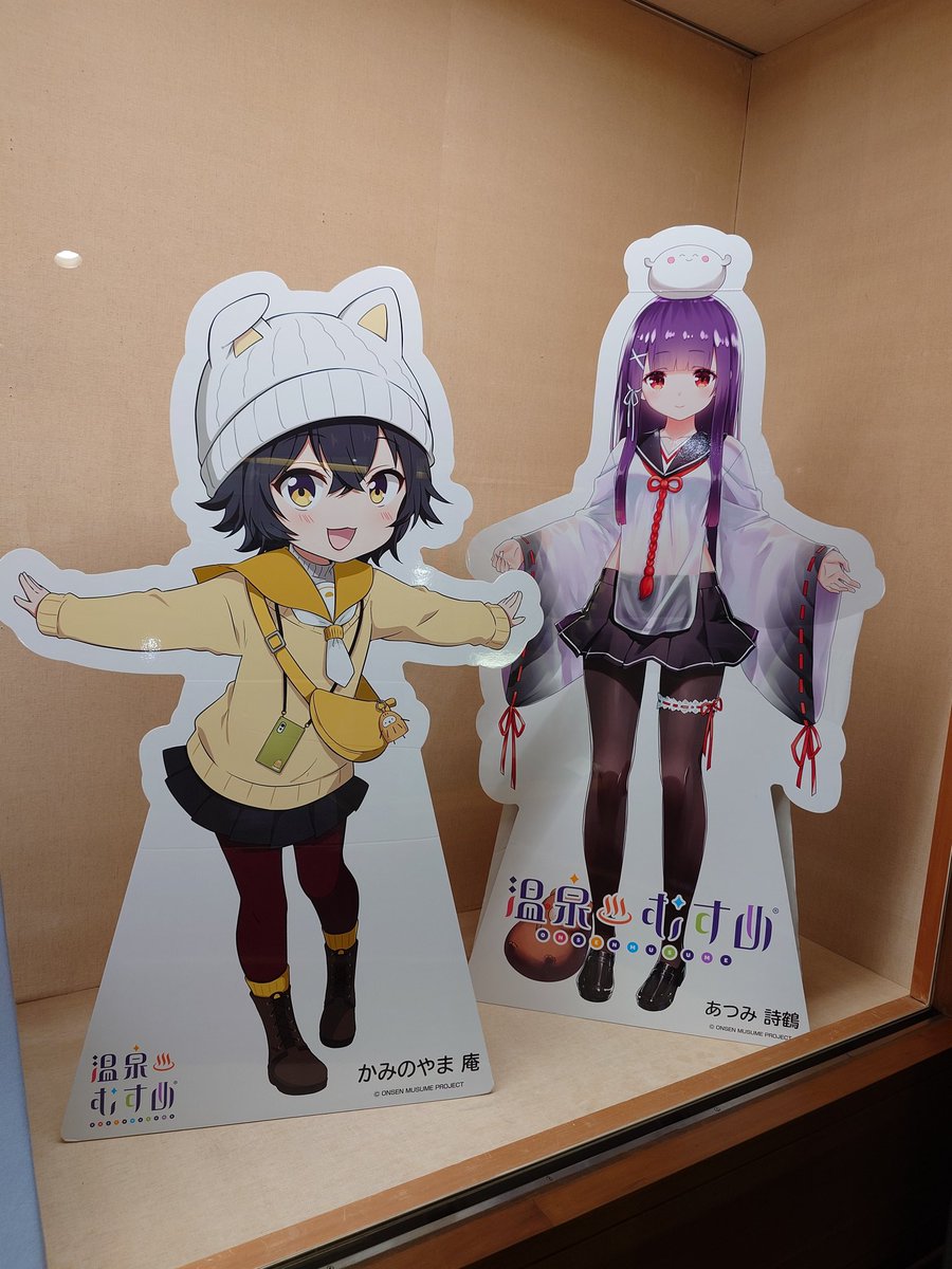 LLq9qd's tweet photo. 旅行先でよく見かけたキャラクターのパネル。
刀剣乱舞や温泉むすめ、後は灯台をモデルにしたキャラクターなんかもいるらしい。 https://t.co/z2ElxHEWnm
