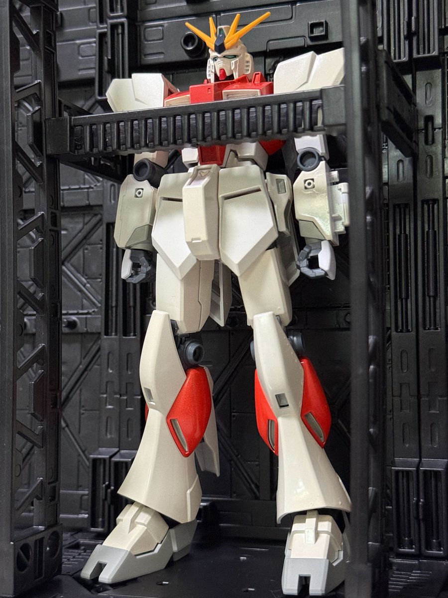 kosshi_an's tweet photo. EG νガンダム、本体7割くらい塗った。塗り忘れと荒れた部分修正したら終わりにしたい。フィン・ファンネルが待ち受けている

νガンダム 進捗 70% #PLADOCK #WIP https://t.co/EiIYMDyuiH https://t.co/s1QXBDH2Je