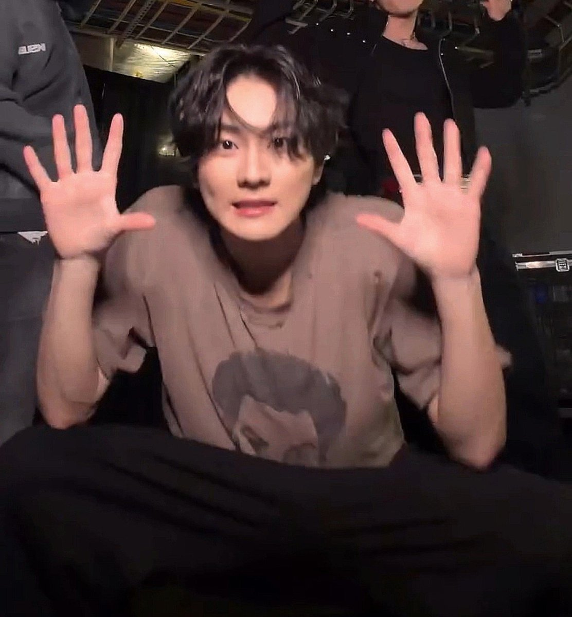 jungwon_mine's tweet photo. cute as fck                                  what the fck https://t.co/7vXDifblli