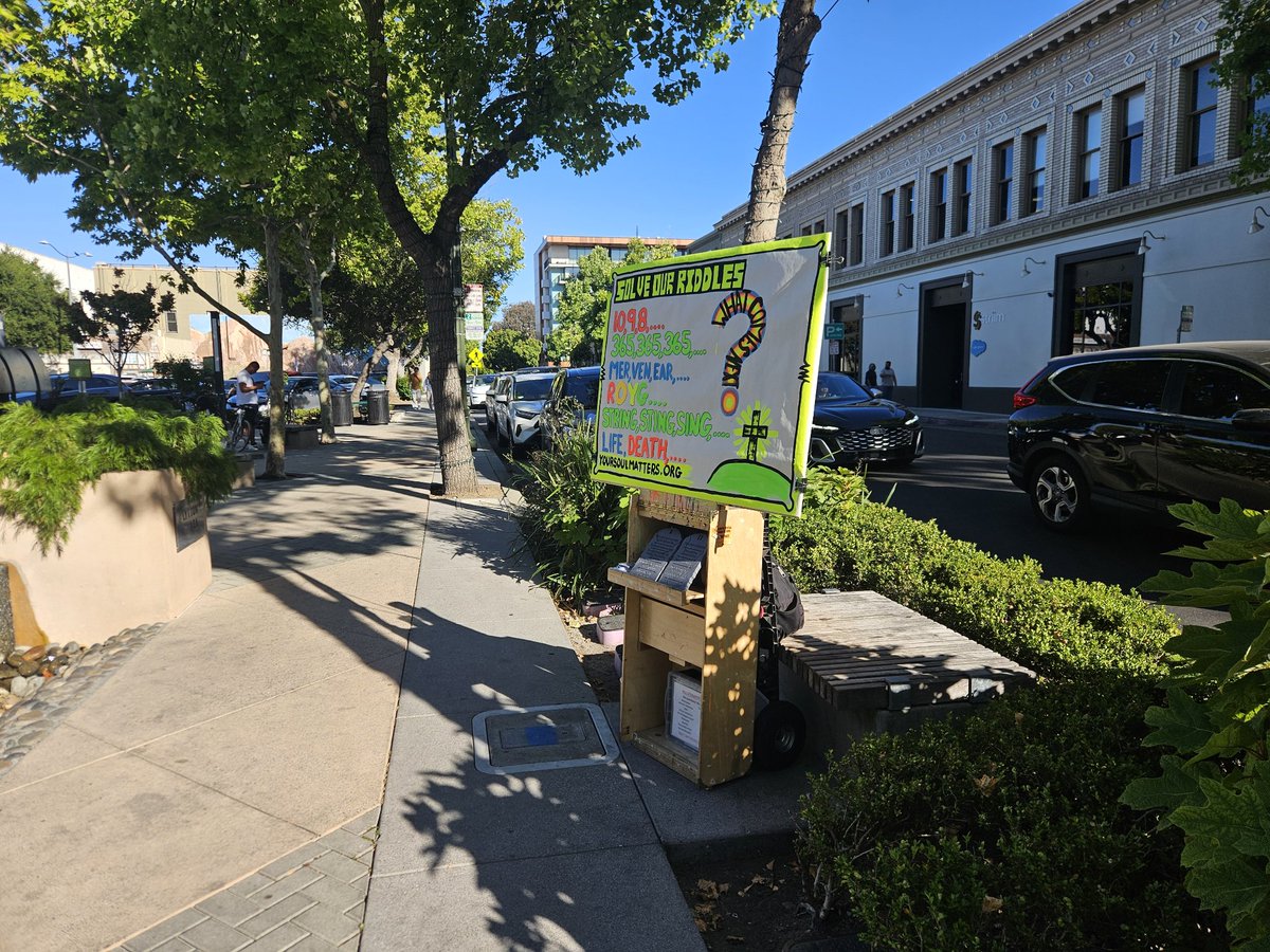 apologistdb's tweet photo. Please praise Gino and I share the gospel in Downtown Palo alto. Thanks! https://t.co/OSHbpimegH