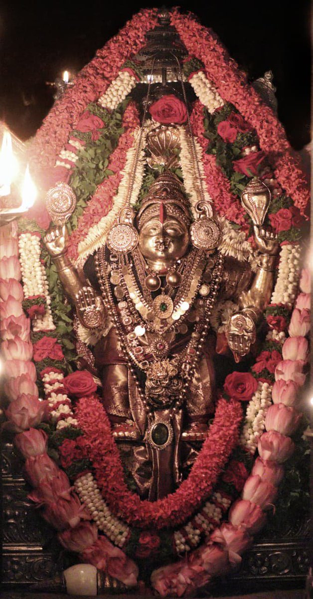 KateeluOfficial's tweet photo. ಕಟೀಲು ಶ್ರೀ ದುರ್ಗಾಪರಮೇಶ್ವರಿ ಅಮ್ಮನವರು ಇಂದು ಶನಿವಾರದ ಮುಂಜಾನೆಯ (ದಿನಾಂಕ 18 ಜುಲೈ 2026) ವಿಶೇಷ ಪುಷ್ಪಾಲಂಕಾರದಲ್ಲಿ ಮಲ್ಲಿಗೆ ಪ್ರಿಯೆ ಶ್ರೀ ದೇವಿ ಭ್ರಾಮರೀ 🙏🙏🙏

Kateel Shree Durgaparameshwari amma in today's special alankara. 

#Kateel #Durgaparameshwari #KateelOfficial https://t.co/yYaAhcddTn