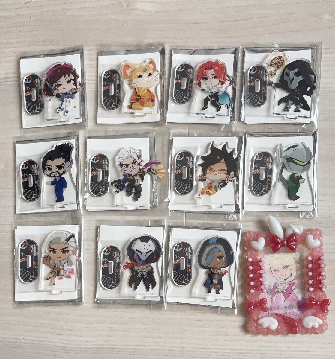 sy_torihiki7's tweet photo. 【交換・買取】Overwatch オーバーウォッチ アニメイト 大阪 オンリーショップ

譲￤大阪アクスタ、アクキー、ステッカー、ピクセルステッカー (D. VA、ゲンジ、ハンゾー、LW等)＞定価＋送料

求￤同種ジュノ

郵送のみ
複数提供も検討いたします
検索からでもお気軽にお声掛けください🙌🏻 https://t.co/bSWmuyKPrp