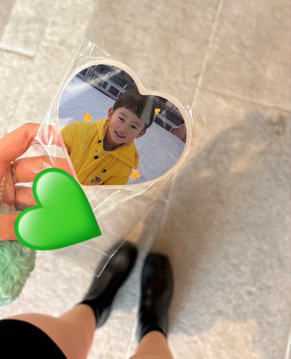 u__eom's tweet photo. 아까 오자마자 어떤 누나가 줫덩🥹 https://t.co/5Krt4garwB