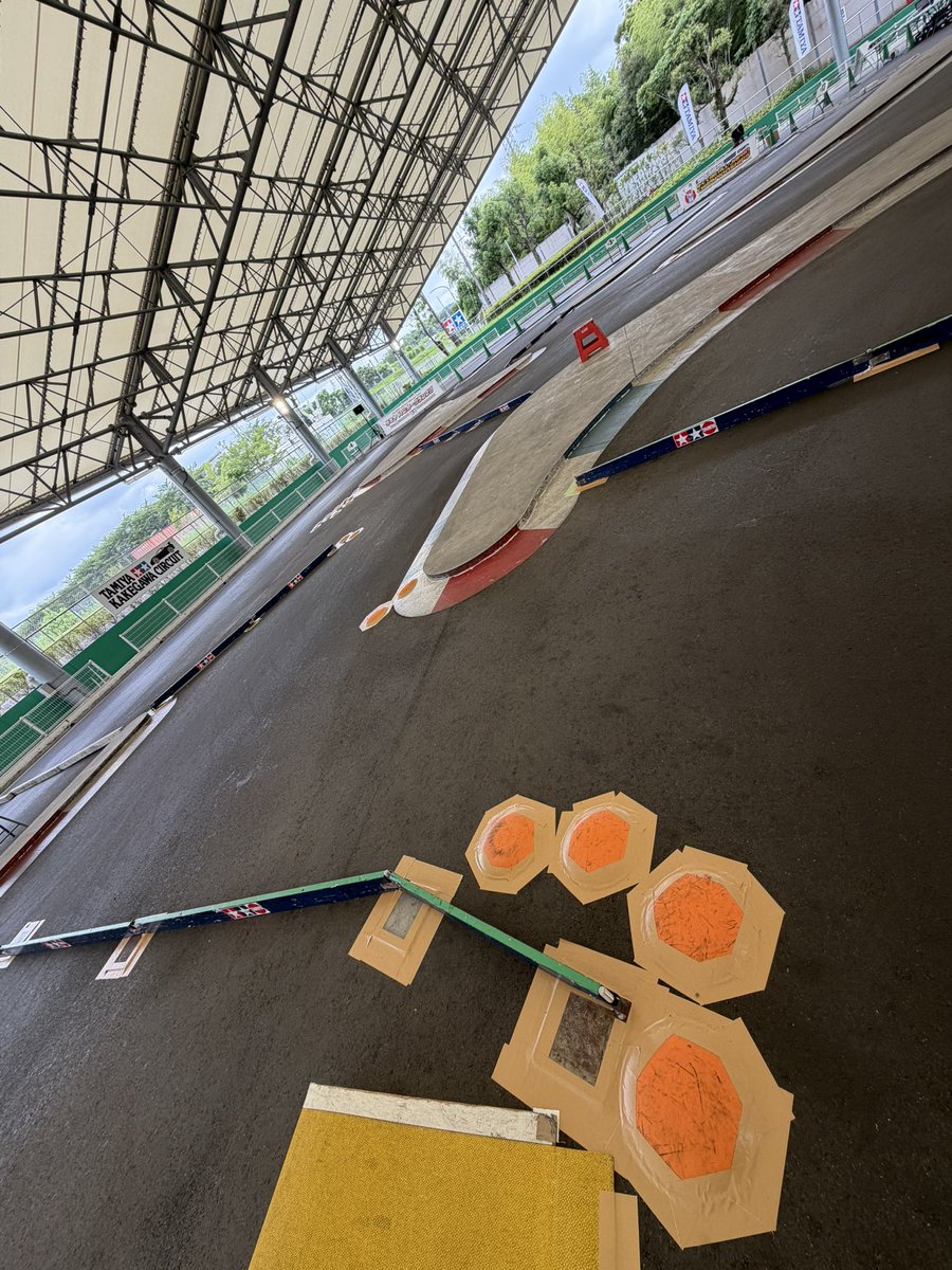kimi_f194's tweet photo. タミヤ掛川サーキットに到着

今日は少し見学

SAでお買い物😆
#タミヤRC https://t.co/kDLytaGvbj