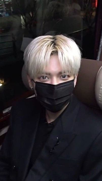 02bong05's tweet photo. 이때 날티 ㄹㅈㄷ 
나개찐따라서 코시국 때 
이런 사람 길에서 만나면 눈 깔음 https://t.co/J2thkreoH7