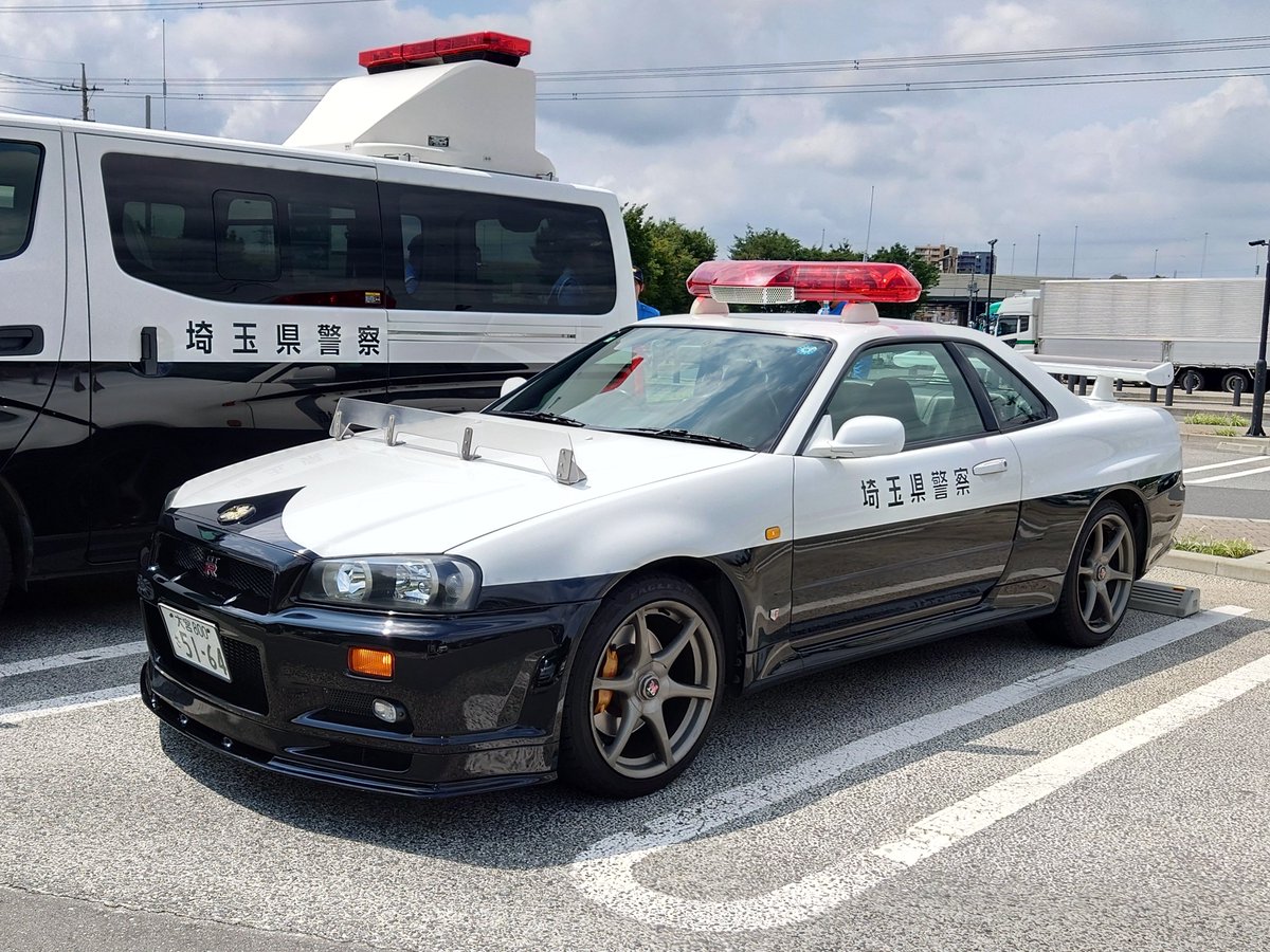 yuki19920102's tweet photo. 逃げ切れなそうなパトカーが走ってました。 https://t.co/esyRKcWNNz