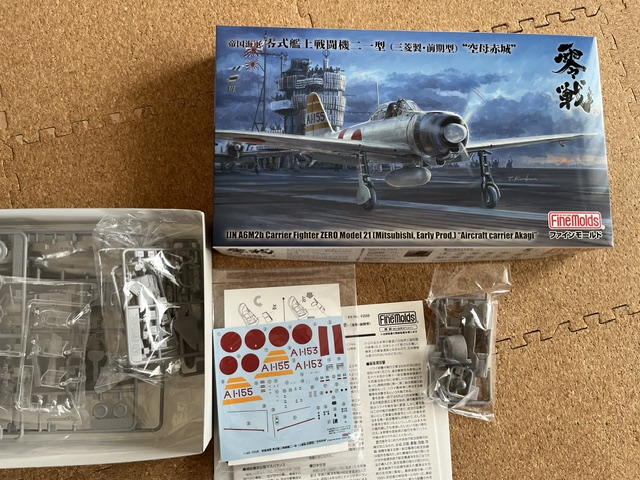 GKenjim's tweet photo. ファインモールドの二一型見本が届きました。やはり、パーツで見ても楽しいキットです。
デカールは、王道の赤城機です。実は、零戦の模型を母艦機で作ったことがない、ということに今更ながら気が付きました。これは指定通り赤城機でいきたいと思います。 https://t.co/EMDfotDeR4