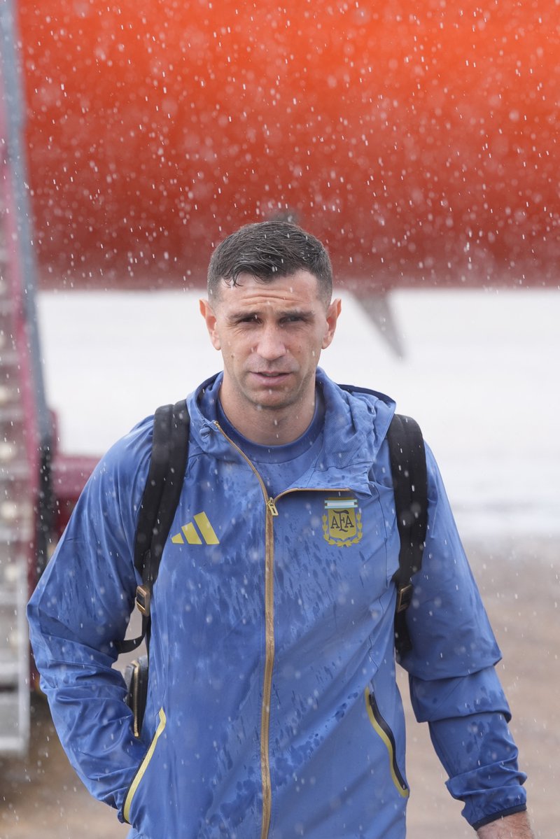 FabrizioRomano's tweet photo. 🩵🤍😢 Dibu Martínez: “What we are doing is legendary. Sometimes I cry just thinking about everything we've achieved”. https://t.co/TAWnnQGl2U