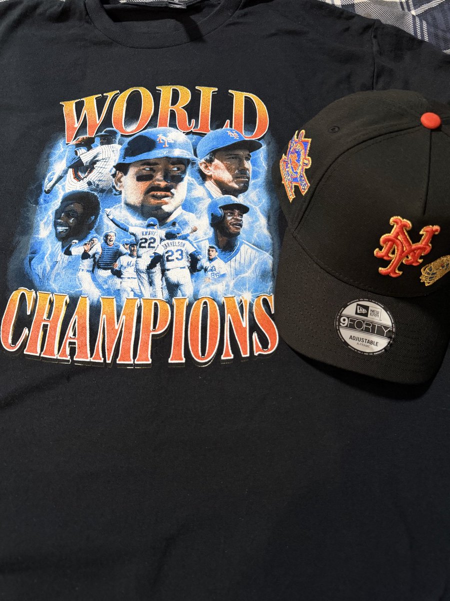 RubenGar06's tweet photo. #FanaticFest fit ready for tomorrow just like the first day of school‼️😂

@FanaticsFest @Fanatics 

#LGM #QueensBaseball https://t.co/APmf5q7YfD