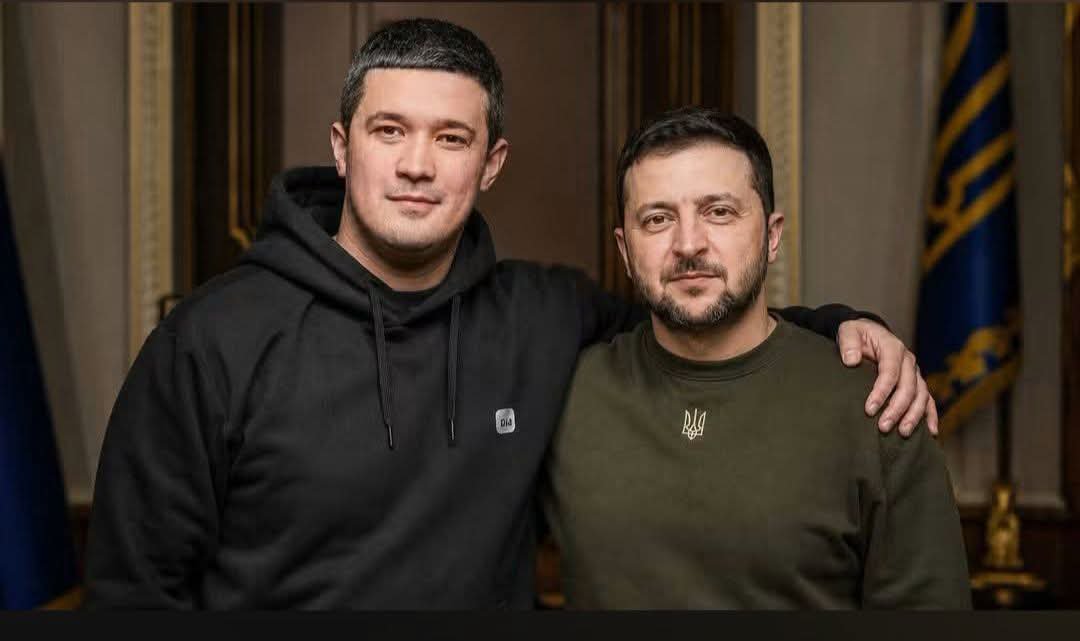 OlenaRohoza's tweet photo. The puzzle has finally come together. I'm genuinely glad to see it.

Zelenskyy Acknowledges Fedorov's Effectiveness and Announces His Return to a Strategic National Security Role

The political drama surrounding the government's reshuffle has taken a completely new turn, significantly changing the political landscape. Following widespread public debate, former Defense Minister Mykhailo Fedorov's press conference, and public appeals from volunteers and the business community, President Volodymyr Zelenskyy made an important statement. The president publicly praised Fedorov's performance as head of the Ministry of Defense, acknowledging that the technological leap made by Ukraine's Armed Forces over the past six months has been exemplary, and announced the reformer's return to the government in a fundamentally new and unexpected role.

The Office of the President confirmed that the country's leadership reached a consensus on Fedorov's future role after he publicly declined a standard advisory position, insisting instead on receiving real authority to continue military reforms.

During a working meeting with the newly formed Cabinet of Ministers led by Prime Minister Serhii Koretskyi, President Zelenskyy specifically addressed the importance of preserving the reform team's potential. He stressed that disagreements over the military and conflicts between government institutions should not overshadow achievements that have already produced tangible results on the battlefield—particularly the large-scale drone programs and Ukraine's domestic ballistic missile program.

According to sources close to the Presidential Office, Zelenskyy acknowledged that the original plan to remove Fedorov from the government's executive structure because of disagreements with the General Staff had been a tactical mistake that created unnecessary public tension.

> "Mykhailo Fedorov has proven that he can break through bureaucratic barriers and create asymmetric advantages against the enemy. His dismissal as minister during the government's restructuring was a procedural step, but he remains an integral part of our team. The state highly values his contribution, and we have prepared a role where his full potential can be realized without the limitations of a traditional ministerial office," Zelenskyy said, effectively putting an end to behind-the-scenes speculation and apologizing for the wave of destructive rumors in the media.

A Special NSDC Mandate: His New Role

Because the parliamentary approval process for the new Cabinet involved a complex series of personnel changes—including the appointment of Acting Defense Minister Yevhen Khmara—an alternative and much more flexible leadership position was created for Fedorov.

According to preliminary information from presidential advisers, Mykhailo Fedorov will receive a direct appointment to Ukraine's National Security and Defense Council (NSDC) as Chairman of the Defense MilTech and Strategic Planning Coordination Council. Reporting directly to the President, he would receive an expanded mandate that includes:

Coordinating all defense technology projects, including the Brave1 platform, long-range unmanned systems, and the missile program, with direct oversight that bypasses mid-level approvals within the Ministry of Defense and the General Staff.

Auditing military procurement by creating a transparent digital system for overseeing defense logistics and reducing corruption risks.

Maintaining direct cooperation with Western partners as the chief negotiator responsible for attracting foreign investment into Ukraine's high-tech defense industry.

Reaction in Parliament and Society: The Crisis Appears Resolved

News that President Zelenskyy and Mykhailo Fedorov had reached an agreement—and that the reformer would return with broader powers—was met with noticeable relief among political circles and volunteer organizations.