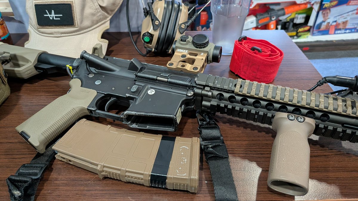 mk18usP's tweet photo. 江坂に、来ている
グローブ首巻き忘れた_(:3」∠)_ https://t.co/Na7oo1IBN7