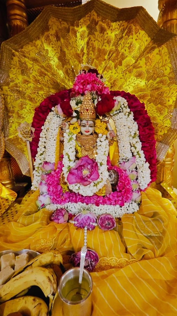 baglamukhipuja's tweet photo. संकट में जब कोई साथ न दे,
माँ बगलामुखी का स्मरण कीजिए —
विजय आपके चरण चूमेगी।
ॐ ह्लीं स्वाहा। https://t.co/GH7UbC55IR