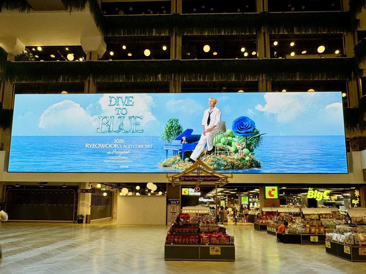 love_pigrabbit's tweet photo. So pretty!!! 😍 

#DIVE_TO_BLUE_in_BKK 
#Ryeowook https://t.co/sAaUpNm5Op