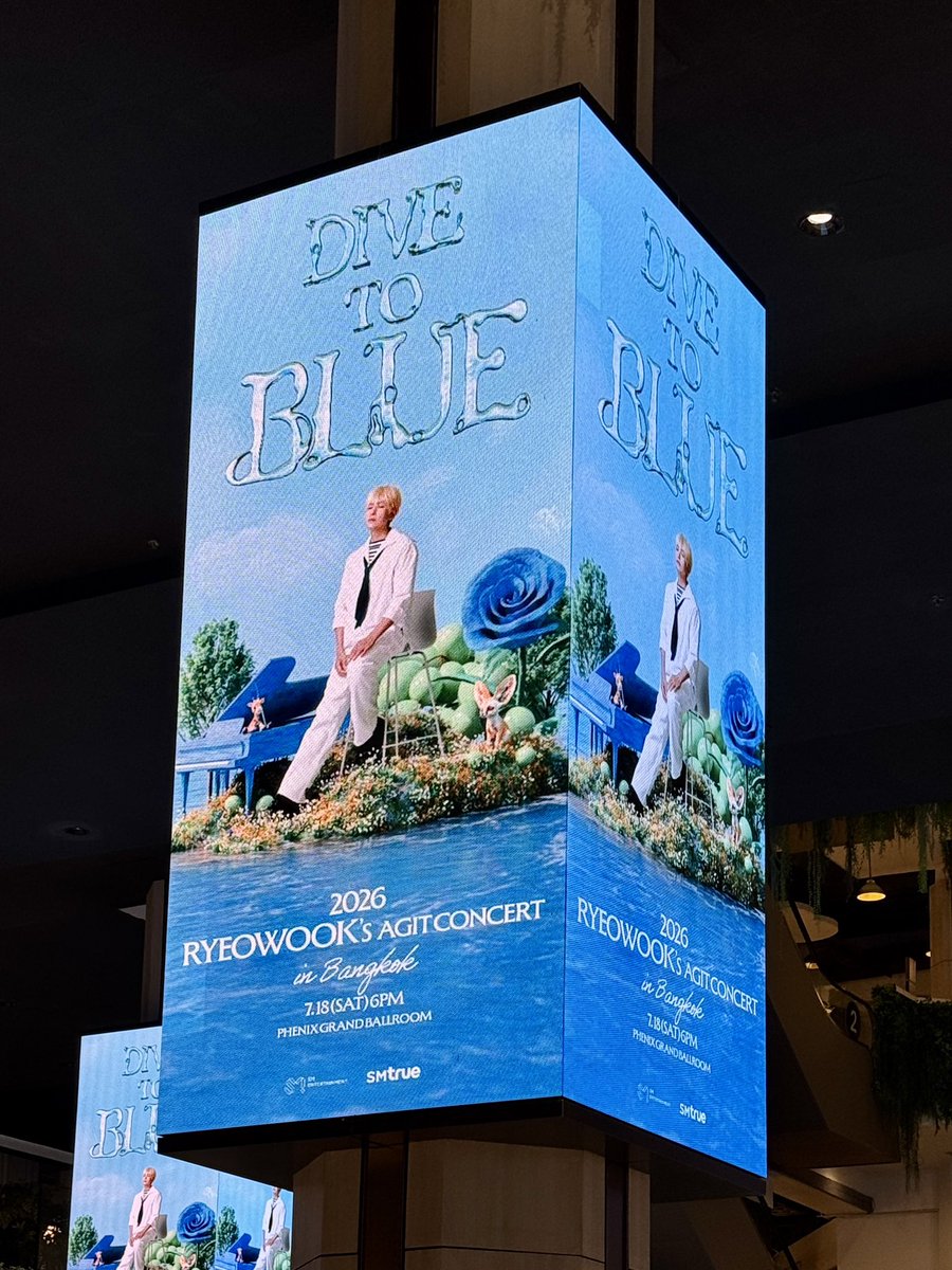 love_pigrabbit's tweet photo. So pretty!!! 😍 

#DIVE_TO_BLUE_in_BKK 
#Ryeowook https://t.co/sAaUpNm5Op