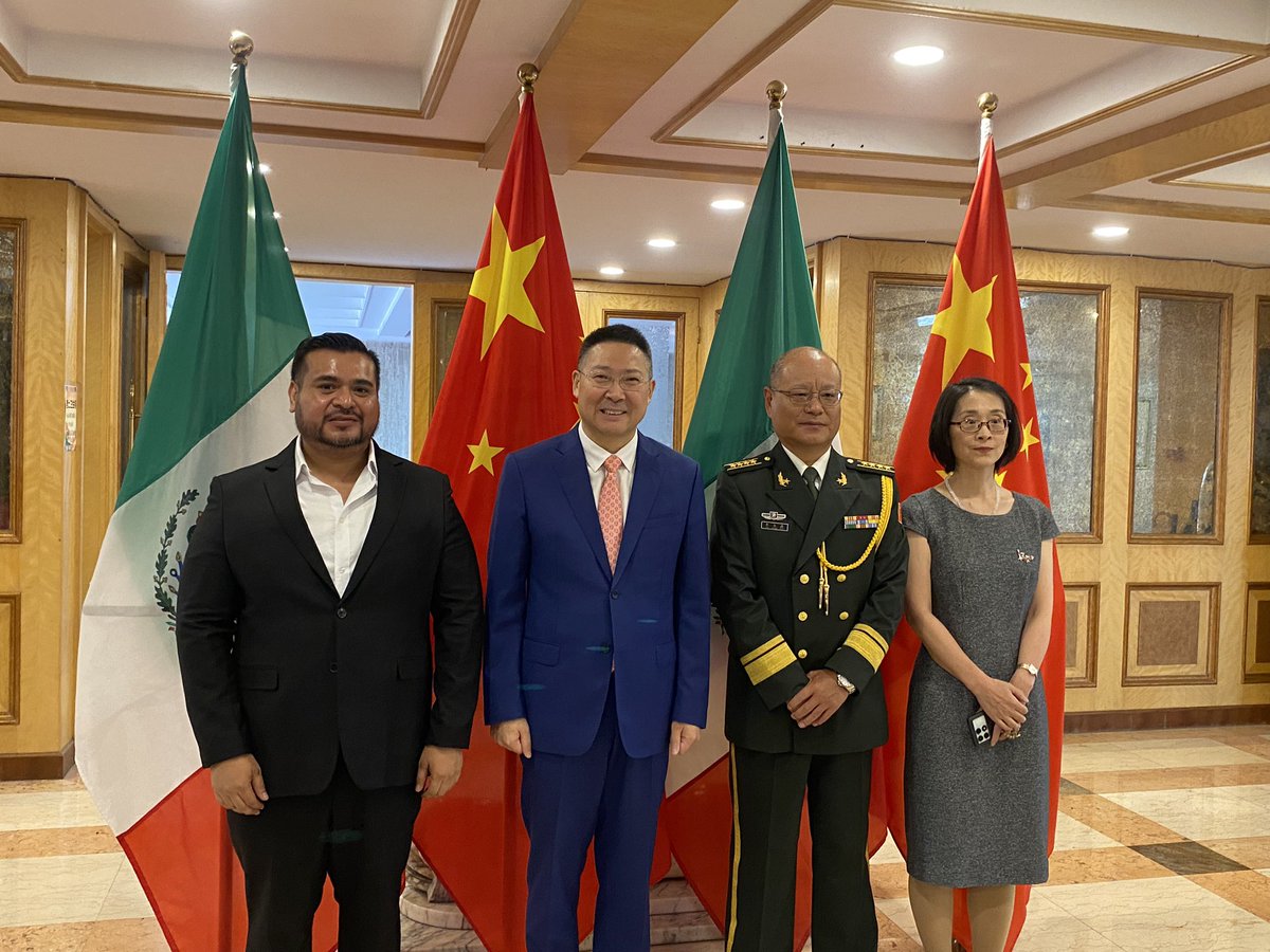 FierroTonatiuh's tweet photo. En la conmemoración del 99º aniversario del Ejército Popular de Liberación de China realizado por la Embajada de China en México. Aquí con el Excmo. Chen Daojiang junto con el Agregado de Defensa, Coronel Superior, Cui Yongmao. 🇨🇳 https://t.co/xRSMvAdpyc