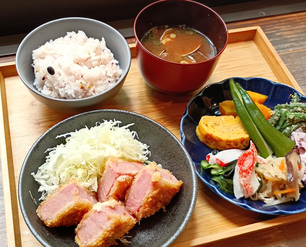 cafe_chazu's tweet photo. ★ハムカツとおばんざい★
今週のごはんは｢ハムカツとおばんざい｣を提供中です🎶
1,200円(税込) https://t.co/dynvVnihiL