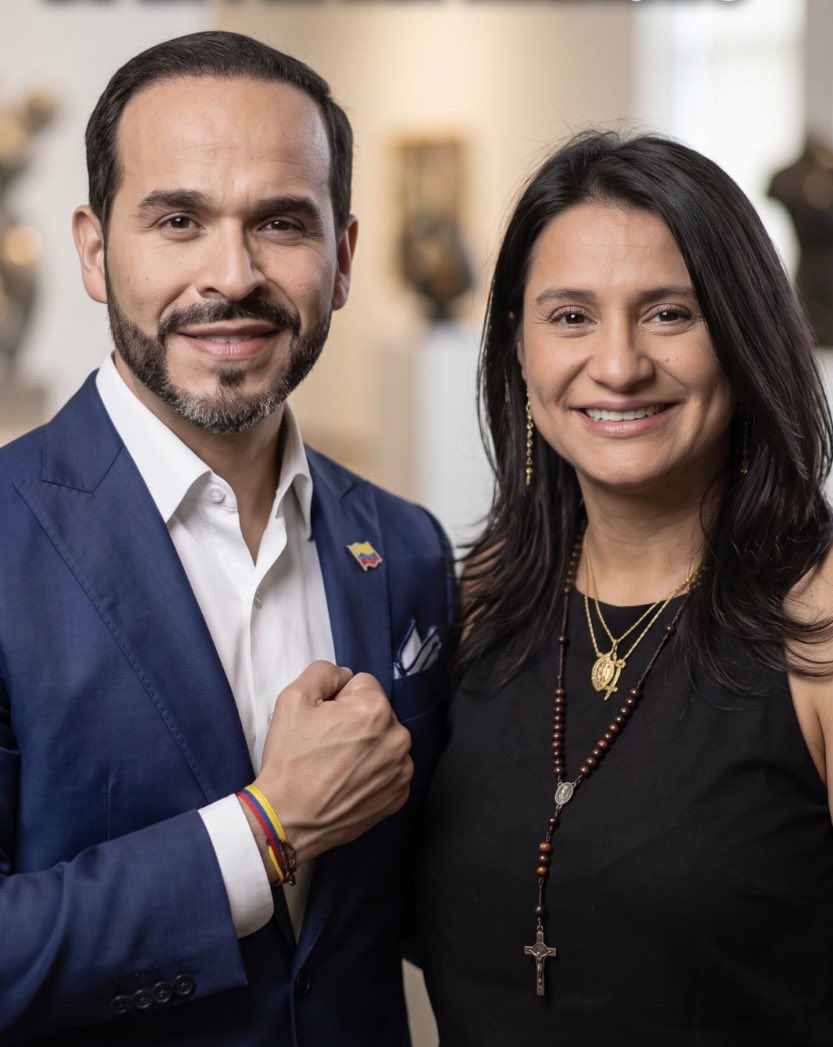 politicaalcance's tweet photo. Felicitaciones a @PaolaHolguin por este nuevo reto.

Estoy segura de que su liderazgo le dará altura y un valioso impulso a la cultura de nuestro país.

Dios la bendiga, la respalde y le conceda sabiduría para servir a Colombia con el compromiso y la excelencia. 🇨🇴👏🏻 https://t.co/pepG6RFpuE