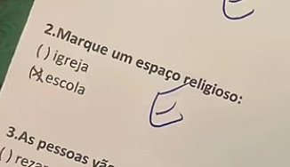 lecodl's tweet photo. se isso aqui ta errado pq tá tendo aula de ensino religioso? https://t.co/DwdJg9tHpR