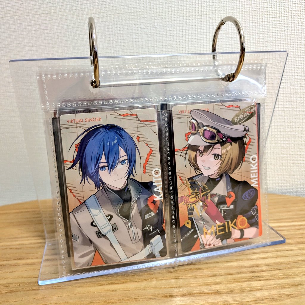 xcgKcf's tweet photo. ダ○ソーにカプ厨(私)のための商品あって神　ｪﾋﾟｶはスリーブ込だと縦が数㍉はみ出るけど横は余裕　ぱしゃ…つはスリーブ無しでぴったり入るくらい https://t.co/eYXoAaqRfv