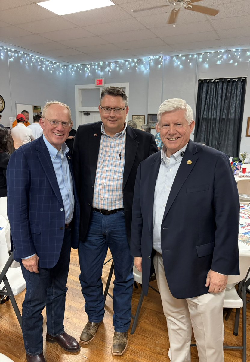 VanForTN's tweet photo. Great night with Morgan County Tennessee Republican Party for their Lincoln Dinner. We were so glad to gain this county in redistricting, and they have quickly learned that I am the proven fighter ready to back up President @realDonaldTrump in D.C. https://t.co/izPBTBK0qp