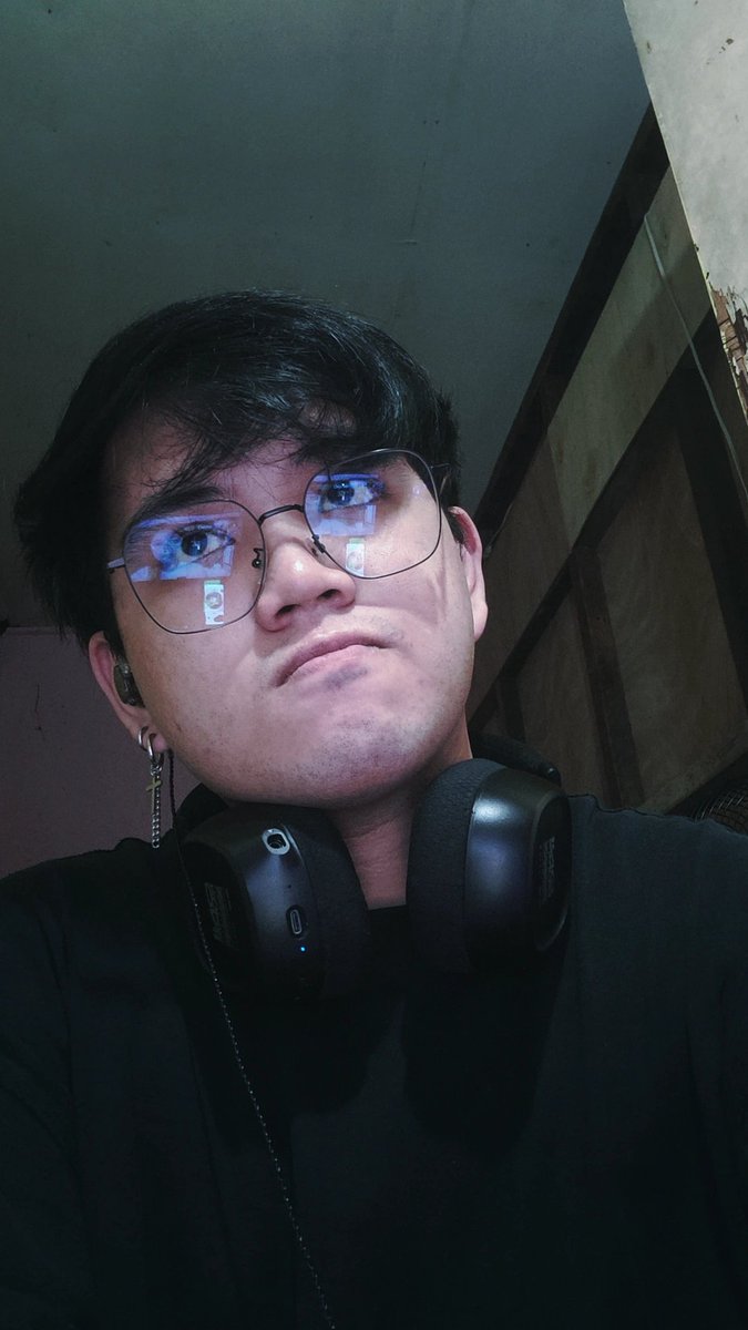 cookiee_monztr's tweet photo. I don't know why I like these unflattering photos of mine 🫪🫪🫪 https://t.co/VFhvUMvq6f