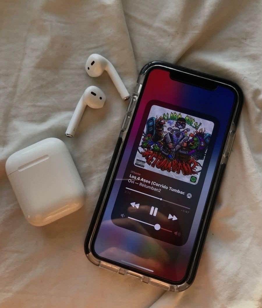 ccodyy69's tweet photo. Be honest,

Apple Music                 or               Spotify ? https://t.co/TZ9CYD0No2