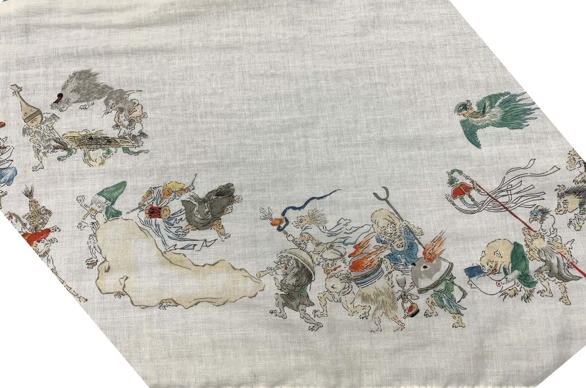 ukiyoeota's tweet photo. 【グッズ紹介】妖怪たちがゾロゾロと練り歩く百鬼夜行の手ぬぐいです。太田記念美術館受付にて税込880円で販売中。他にも妖怪を題材とした手拭いを販売しております。「アニマル＆モンスター」展のお土産にどうぞ。前期は明後日7/20(月・祝)まで。 https://t.co/nM2Et4kv06