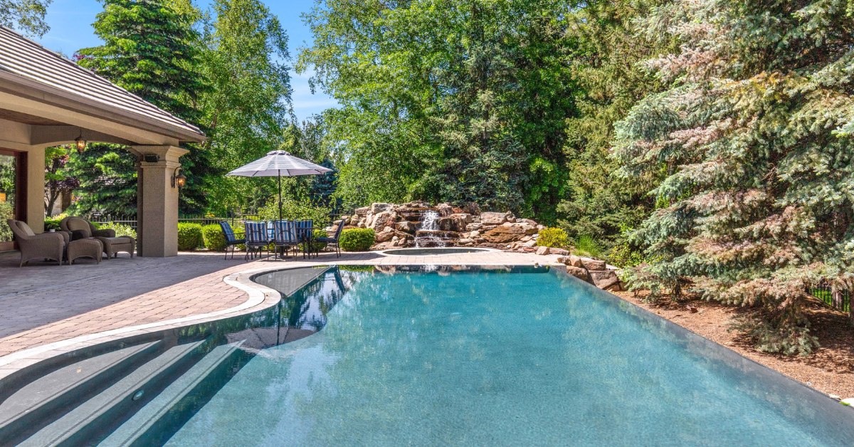 aleimerrill's tweet photo. Featured Listing | Behind the gates of The Pointe at Two Rivers, 1020 West Shearwater Lane in Eagle, creates the feeling of a private resort tucked quietly among the trees.   

Making Moves in Eagle Idaho for 21 Years. 
Alei@AleiMerrill.com  208.900.2534 https://t.co/gJ8ZqczT4P