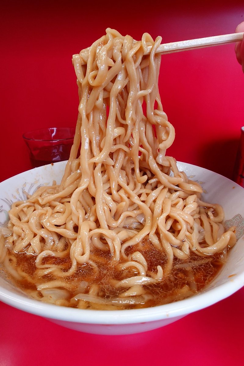 daigenc24's tweet photo. ラーメン二郎三田本店⛩️0845待40程
小ラーメン硬め ﾆﾝﾆｸｶﾗﾒ W＆R駆動
キャベツ多目野菜に飾られた逸杯が着丼
ギンギンに醤油前面の朝スープに血統感じる茹で加減の色っぽい麺幸…静けさから現る破壊力抜群の作品✨️お分かり頂けただろうか…w
ご馳走様でした✨️
#ラーメン二郎三田本店 https://t.co/QdcPVLuc8F