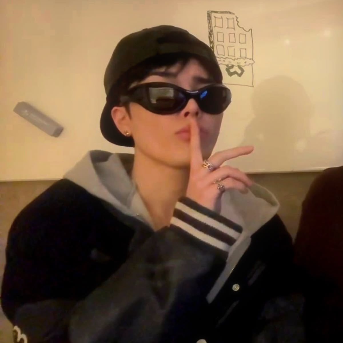 nat4kei's tweet photo. me at hello82: “can i speak to the manager?” 

the manager in question: https://t.co/09VYtaflSj