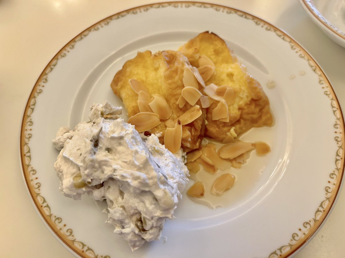 A_daisy_9999's tweet photo. シャーウッドガーデンの朝食はこれ食べに来てますからね
バナナクリーム好きすぎて盛りん盛りん https://t.co/8SOVVXfXSY