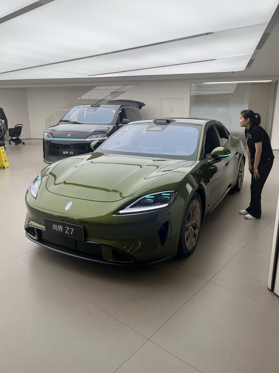 maejaga32's tweet photo. 中国の車のかっこいいし、内装のクオリティーめちゃ高いけど、どこか何かの車に似てる… https://t.co/MzeDoV4ACJ