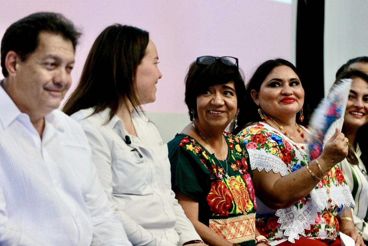SEDATU_mx's tweet photo. @EdnaElenaVegaR1 @Claudiashein @GobQuintanaRoo @MaraLezama @INSUS_Oficial @VictorGuzman_D @GobiernoMX También en Playa del Carmen, el @FOVISSSTEmx entregó 224 cartas de finiquito de crédito, documentos que brindan certeza jurídica a las y los trabajadores del Estado, como parte del Programa de Vivienda para el Bienestar y el Programa de Justicia Social del Instituto. https://t.co/Iihf5JtmBM