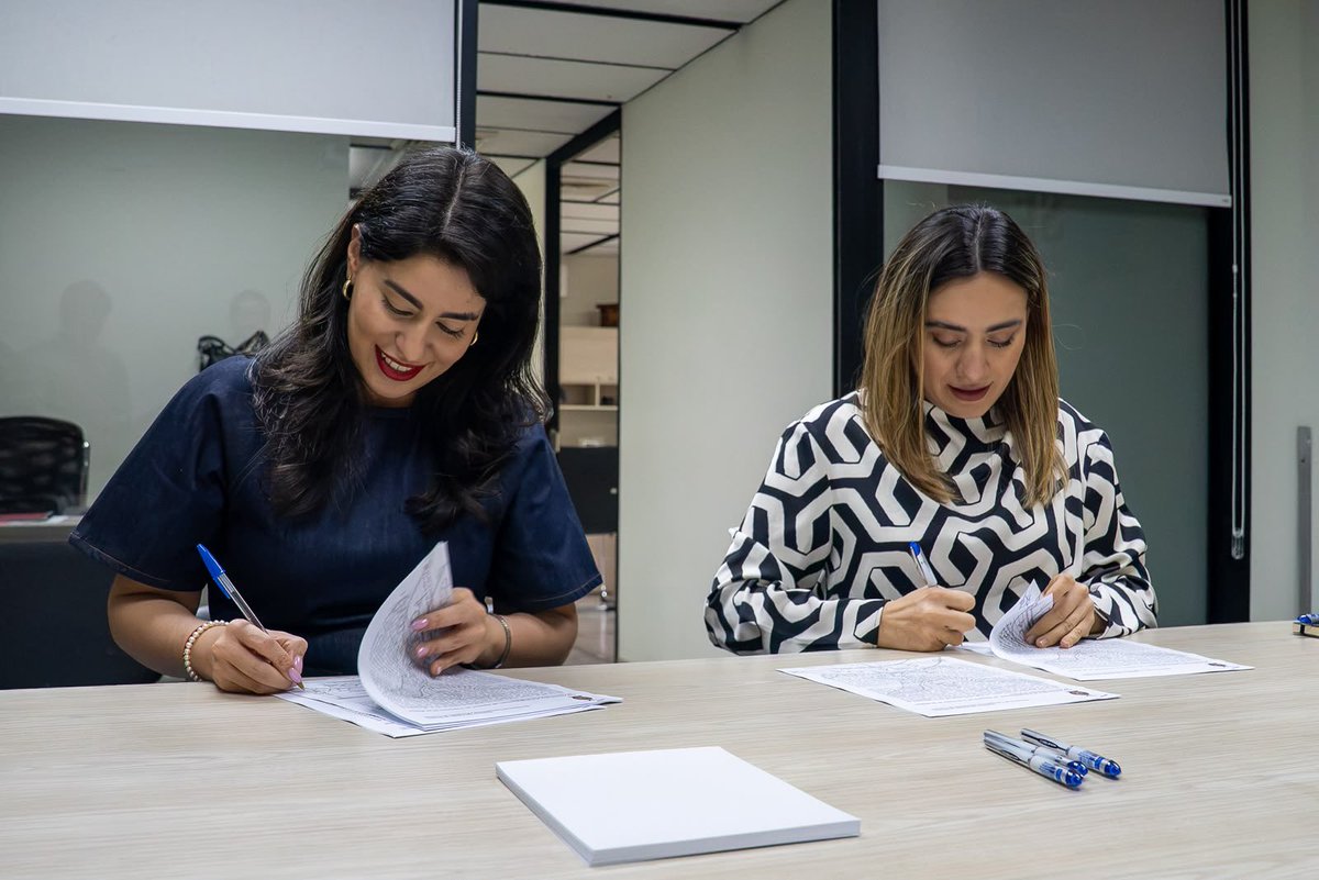 SEMUJERES_'s tweet photo. En cumplimiento de la normatividad aplicable, se realizó el acto formal de entrega-recepción entre la persona servidora pública saliente, Lcda. Ana Francis Chiquete, y la persona servidora pública entrante, la Mtra. Brenda Rocío García Félix. 📄💜 https://t.co/IWe4IcKFxZ