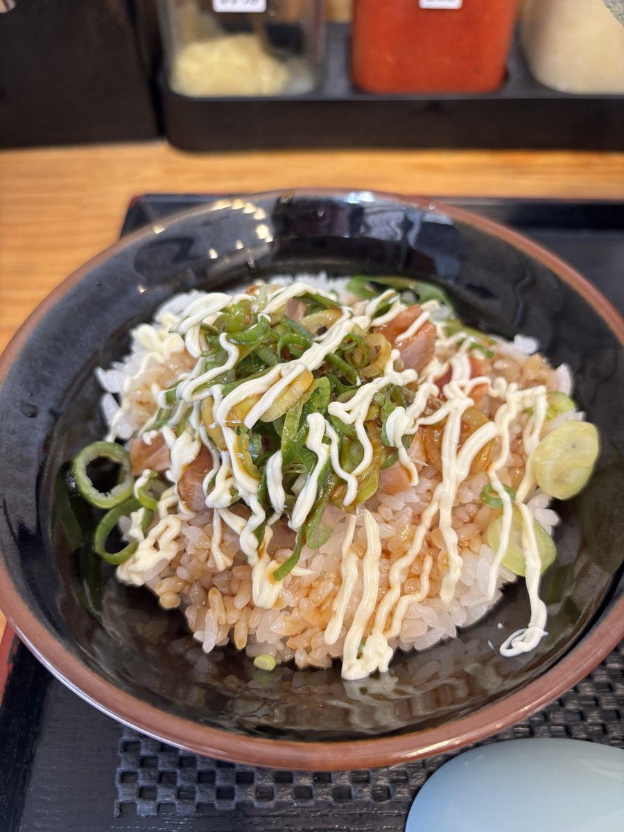akiko_ruru's tweet photo. おはようございます🌞
練馬　見田家
特製ラーメン　中盛り
1100円
今日は珍しく朝ラーのリクエストがあり、こちらへ。
チャー丼はなんと無料❣️
旦那とシェアして頂きました。
コスパ良し、味良し、
ボリュームたっぷり。
美味しく頂きました。
ご馳走さまでした💯✨ https://t.co/uZaAqD80Ps