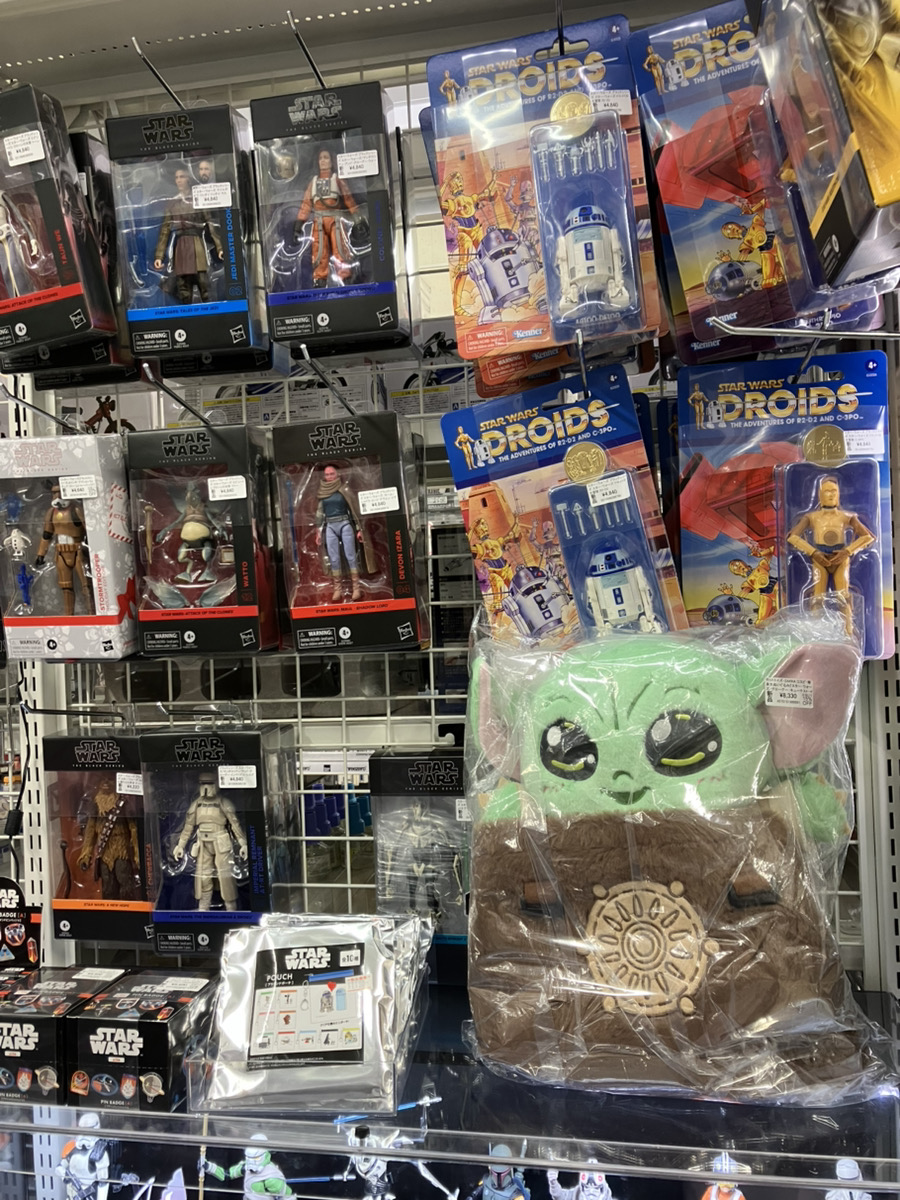amiami_akiba's tweet photo. 【#あみあみ秋葉原ラジオ会館店】 
             
52TOYS様の
「BLINDBOX スター・ウォーズ グローグーの食卓 ぬいぐるみストラップ 」入荷しました☆
カエルを捕まえたり、マカロンを頬張ったり、スープを飲んだりと、劇中のキュートな名シーンを柔らかな手触りのぬいぐるみで表現♪
その他スターウォーズ商品も販売中！

ご来店お待ちしております♪

#マンダロリアンアンドグローグー　#スターウォーズ